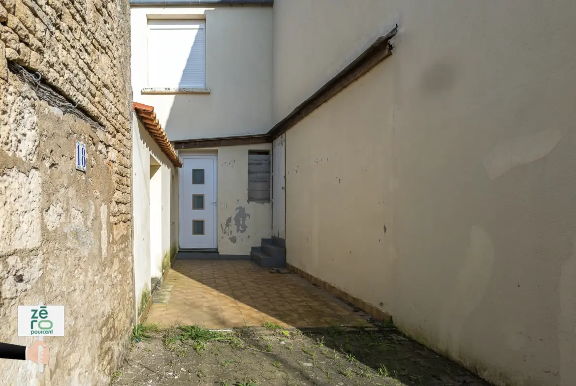 Maison d'environ 100 m² à vendre à Saint-Aubin-la-Plaine 