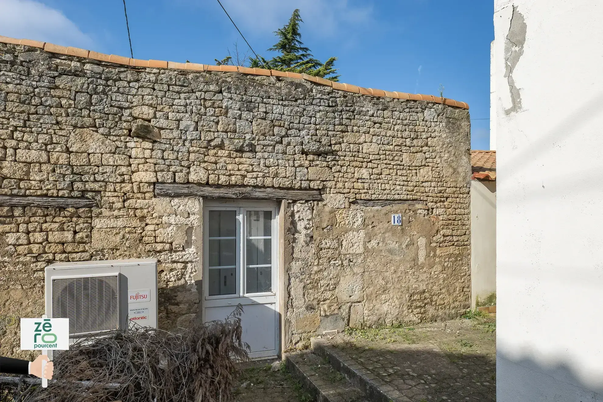 Maison d'environ 100 m² à vendre à Saint-Aubin-la-Plaine 