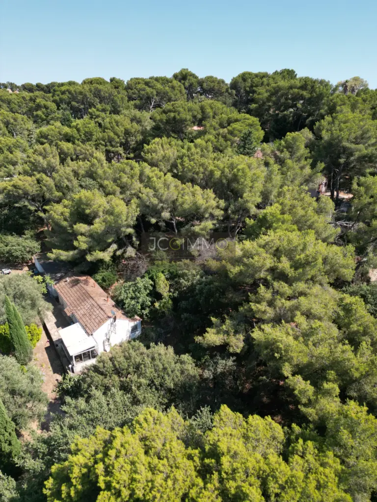 Parcelle à La Valette du Var avec vue dégagée et possibilité de 2 logements