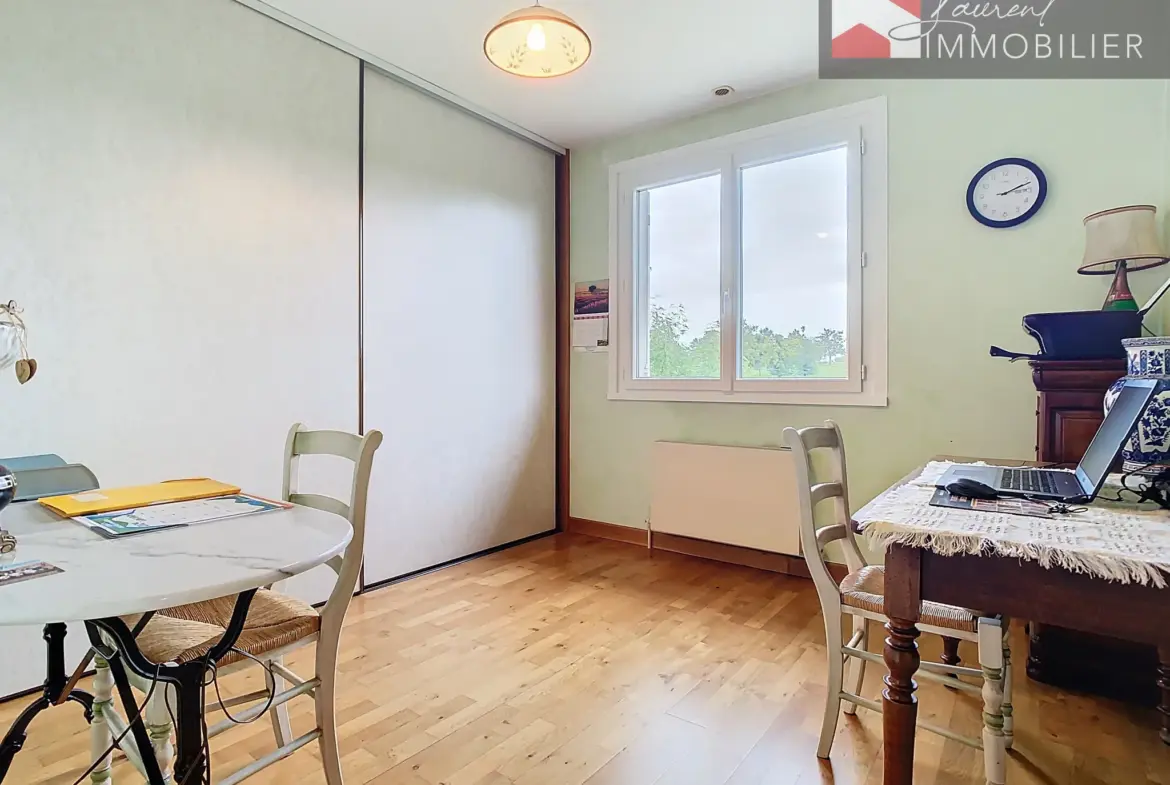À vendre : Maison spacieuse avec terrasses à Saint-Bénigne 