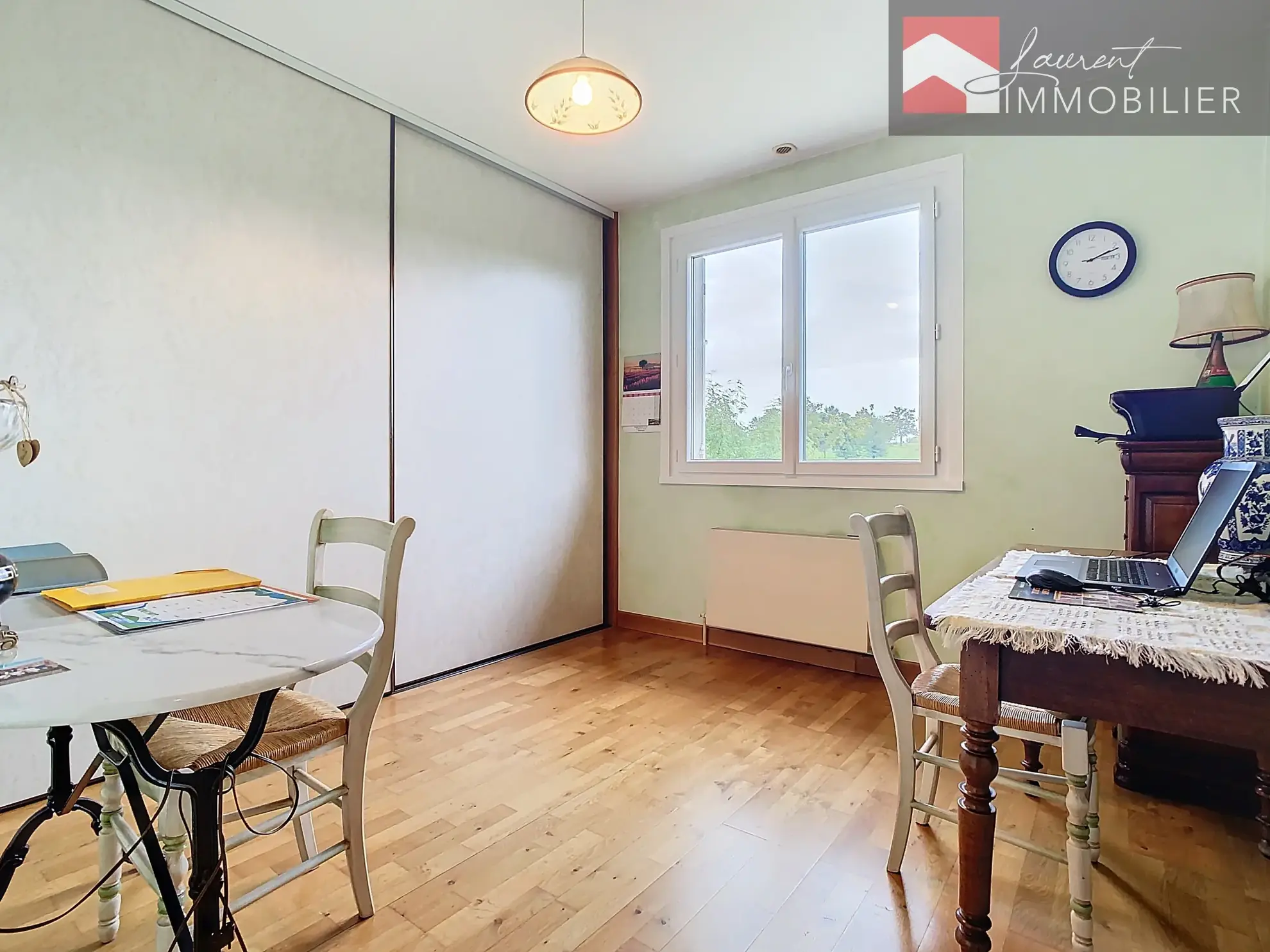 À vendre : Maison spacieuse avec terrasses à Saint-Bénigne 