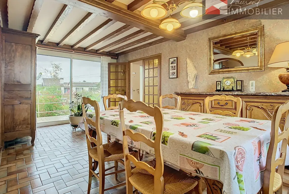À vendre : Maison spacieuse avec terrasses à Saint-Bénigne 