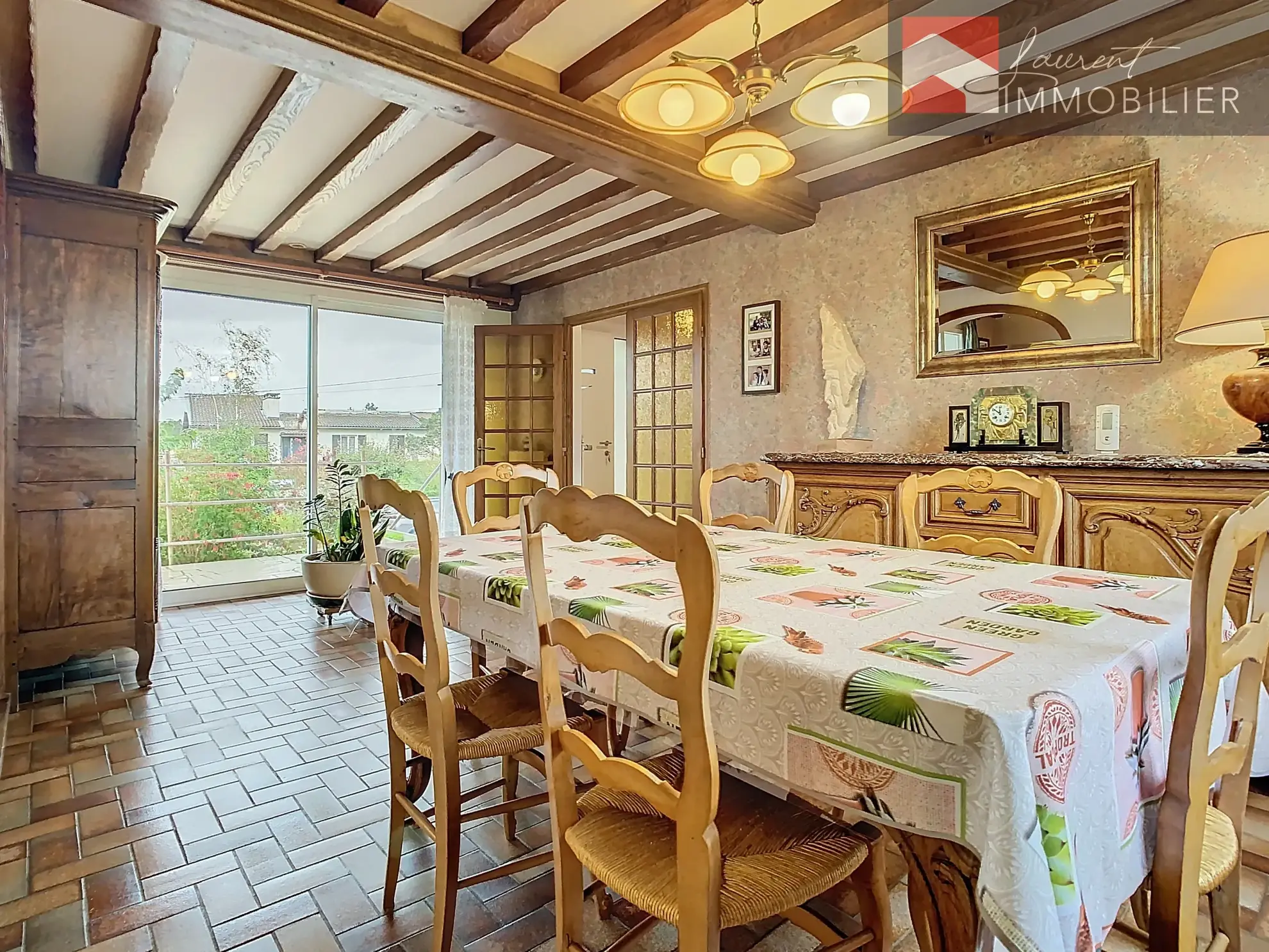 À vendre : Maison spacieuse avec terrasses à Saint-Bénigne 