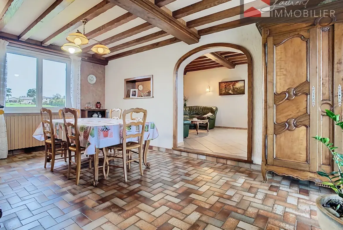 À vendre : Maison spacieuse avec terrasses à Saint-Bénigne 