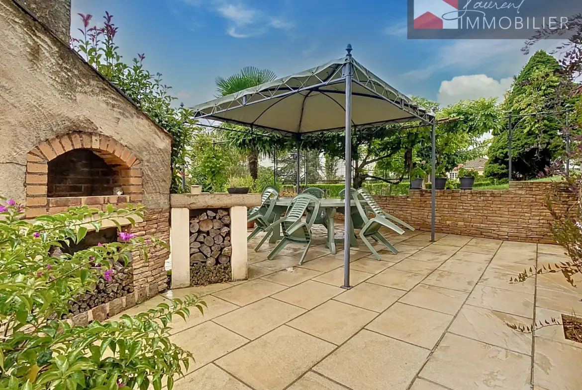 À vendre : Maison spacieuse avec terrasses à Saint-Bénigne 