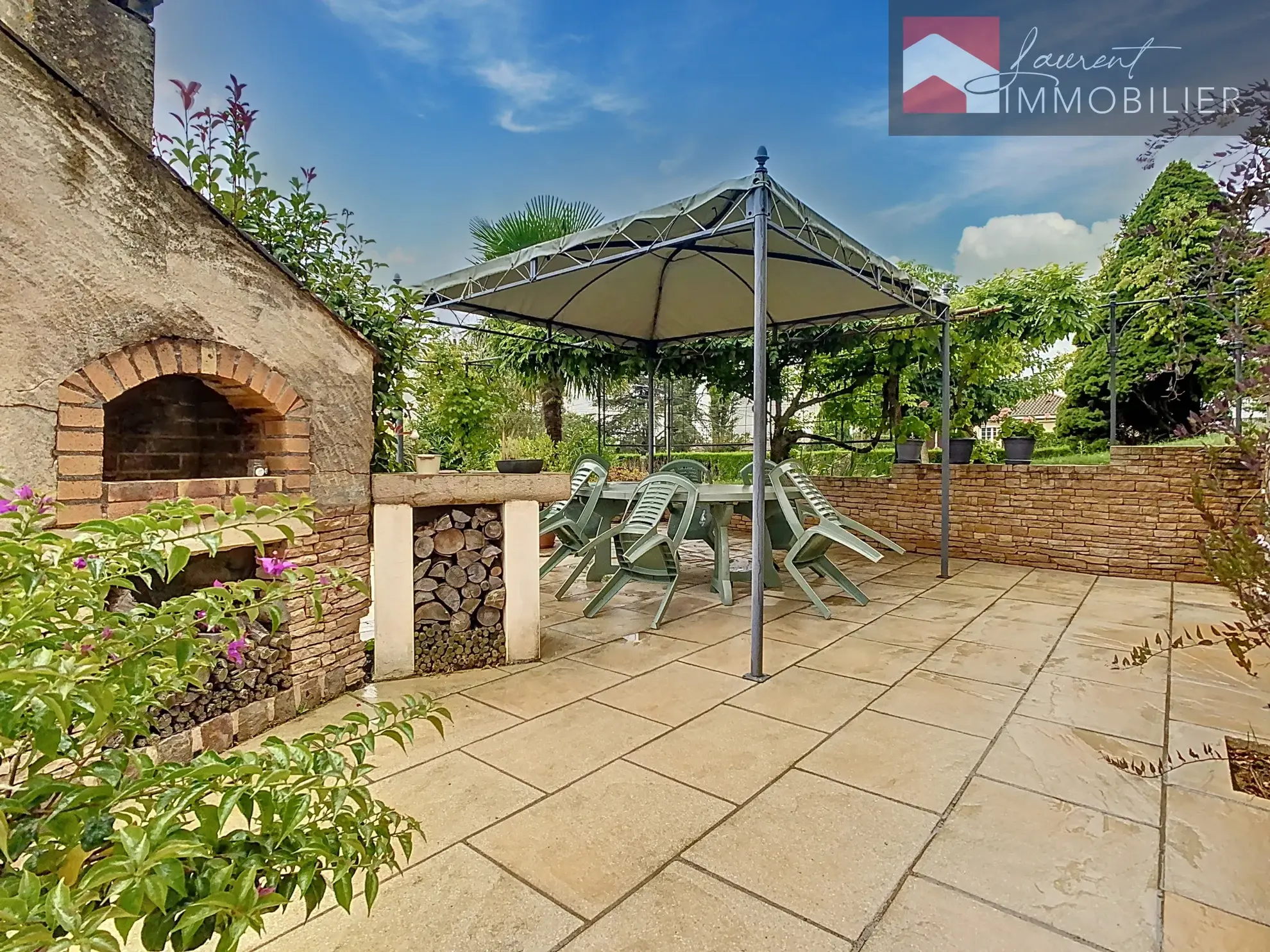 À vendre : Maison spacieuse avec terrasses à Saint-Bénigne 