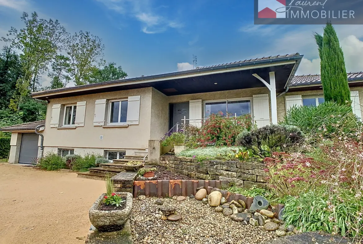 À vendre : Maison spacieuse avec terrasses à Saint-Bénigne 