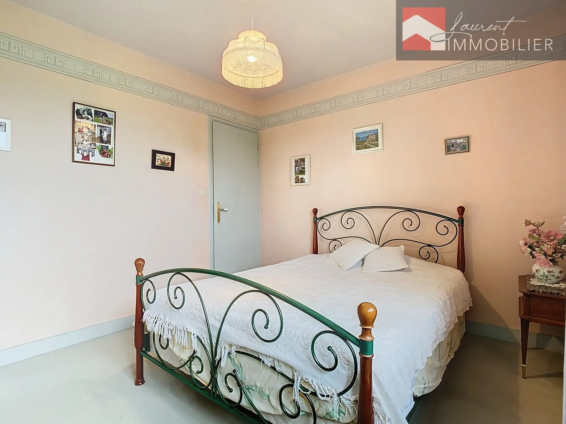 À vendre : Maison spacieuse avec terrasses à Saint-Bénigne 
