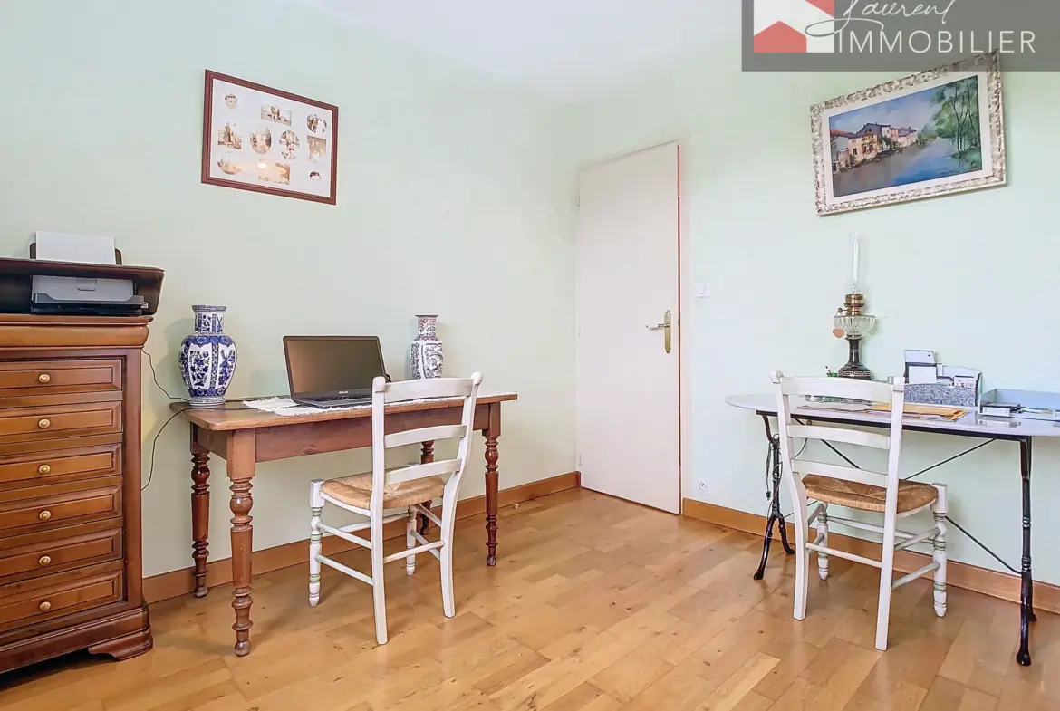 À vendre : Maison spacieuse avec terrasses à Saint-Bénigne 