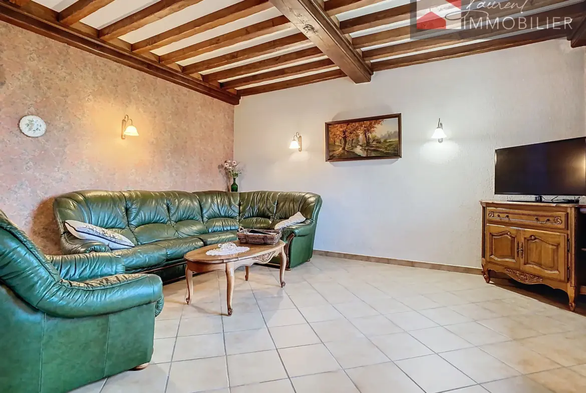 À vendre : Maison spacieuse avec terrasses à Saint-Bénigne 