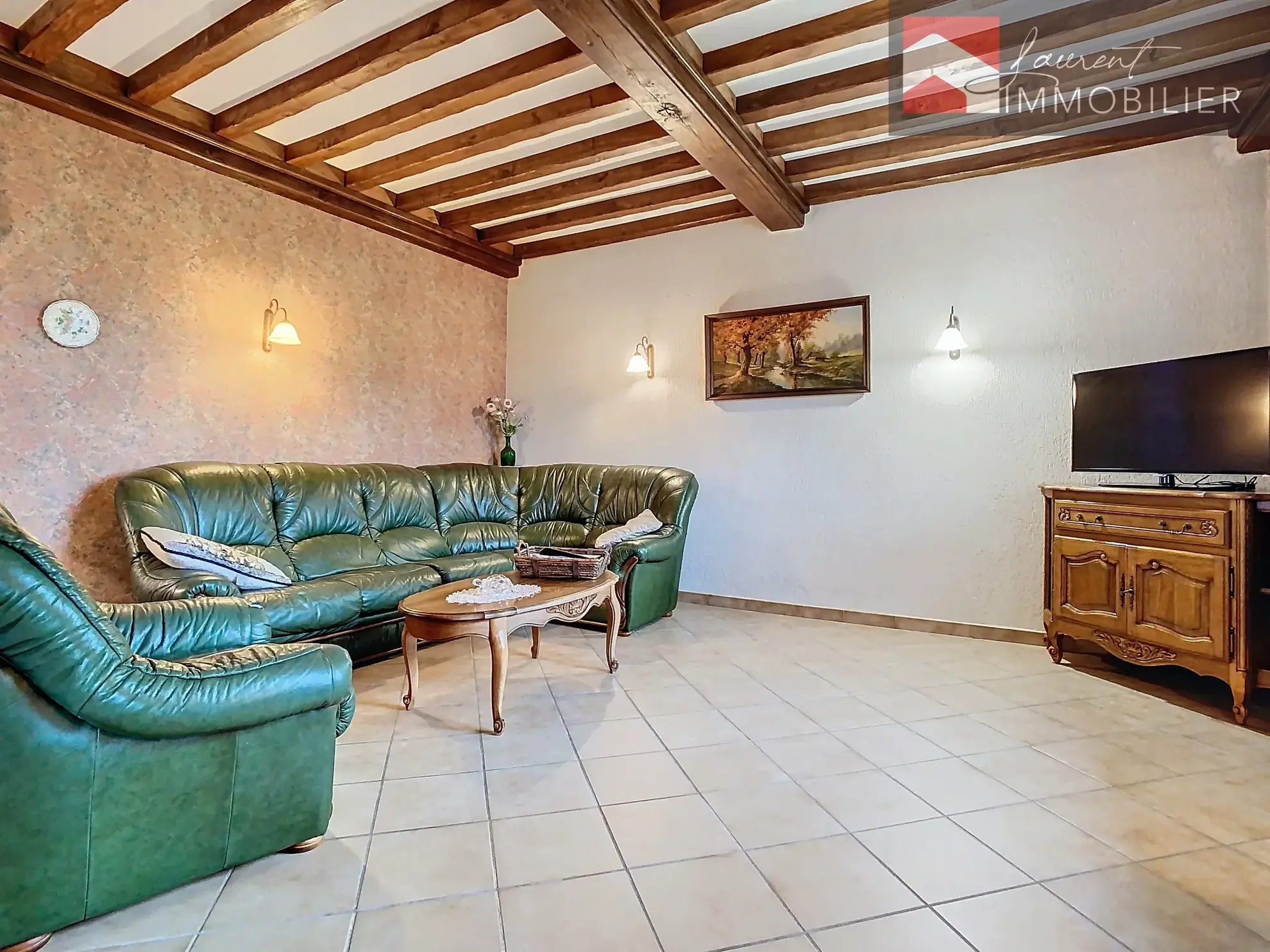 À vendre : Maison spacieuse avec terrasses à Saint-Bénigne 