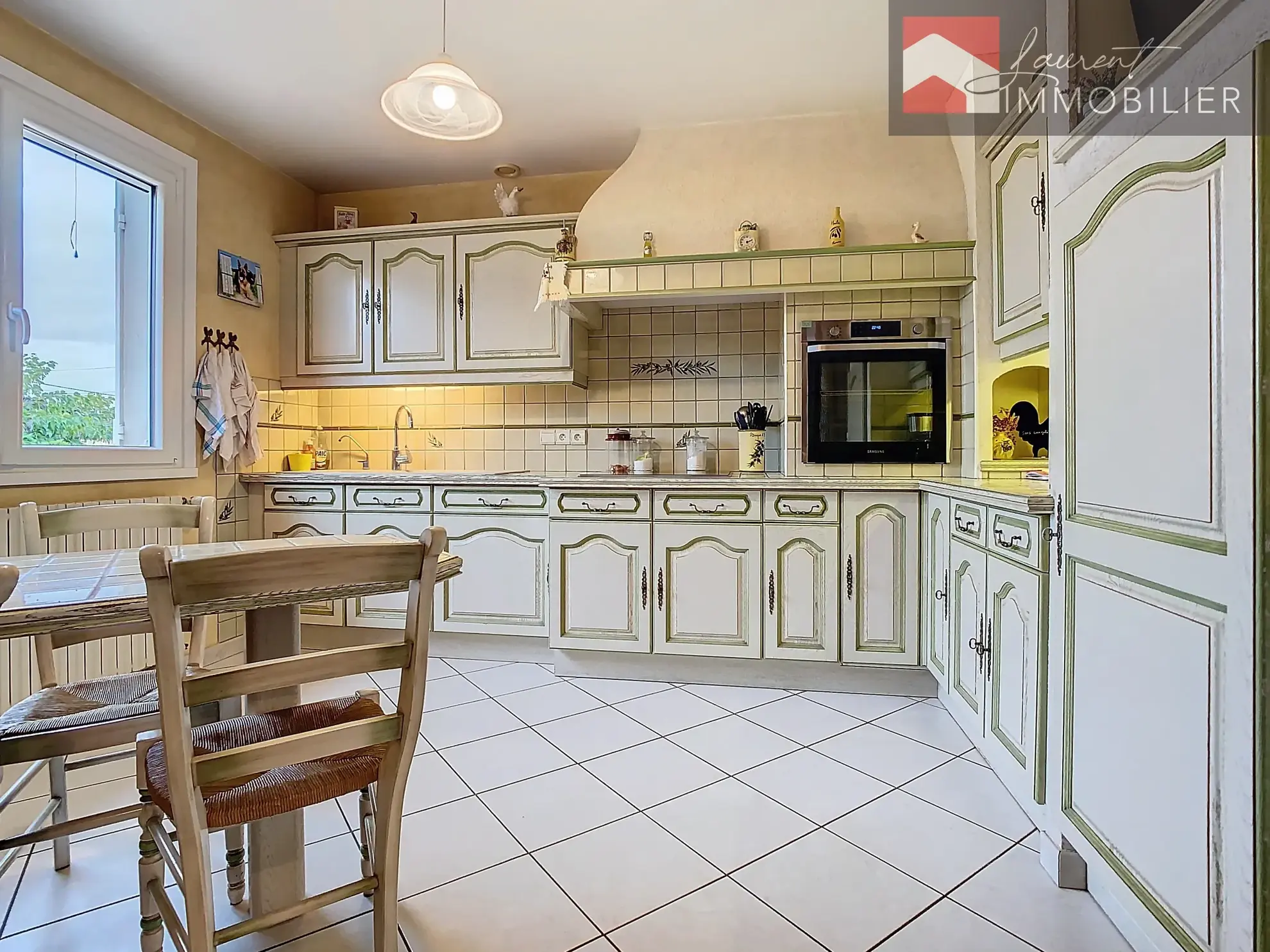 À vendre : Maison spacieuse avec terrasses à Saint-Bénigne 