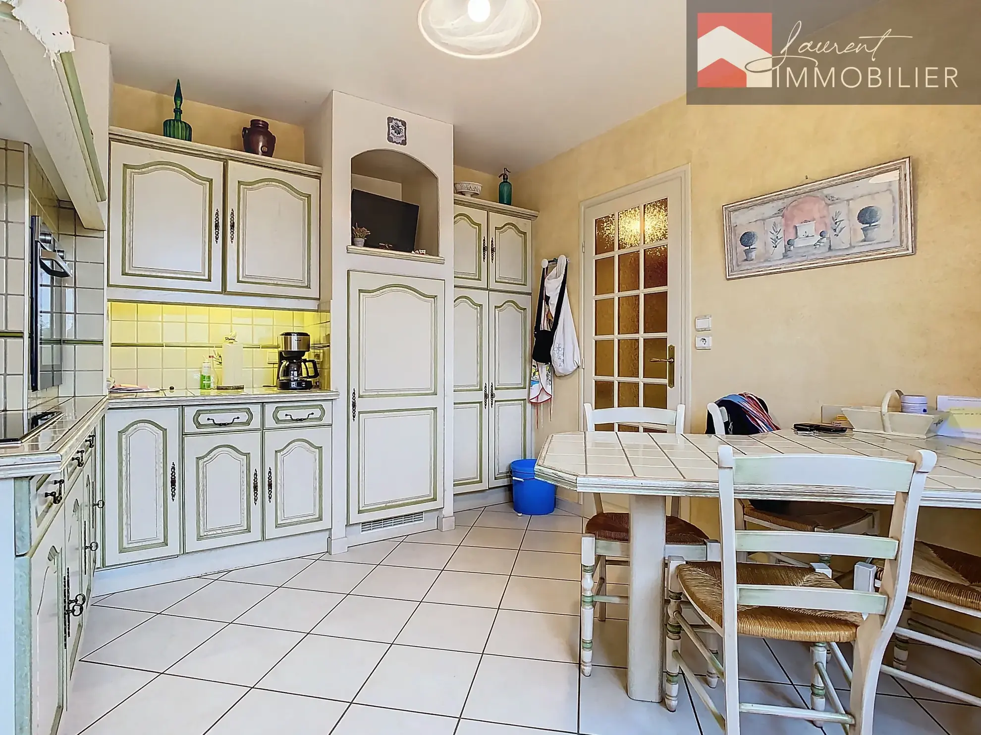 À vendre : Maison spacieuse avec terrasses à Saint-Bénigne 