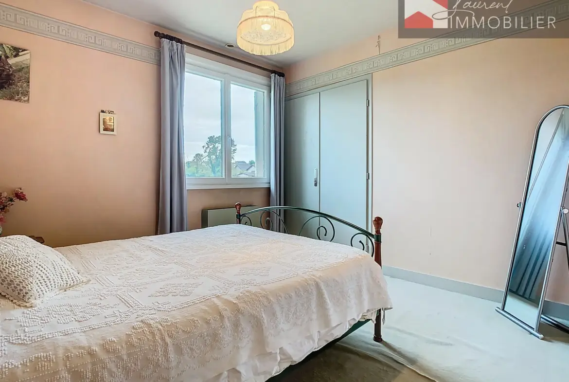 À vendre : Maison spacieuse avec terrasses à Saint-Bénigne 