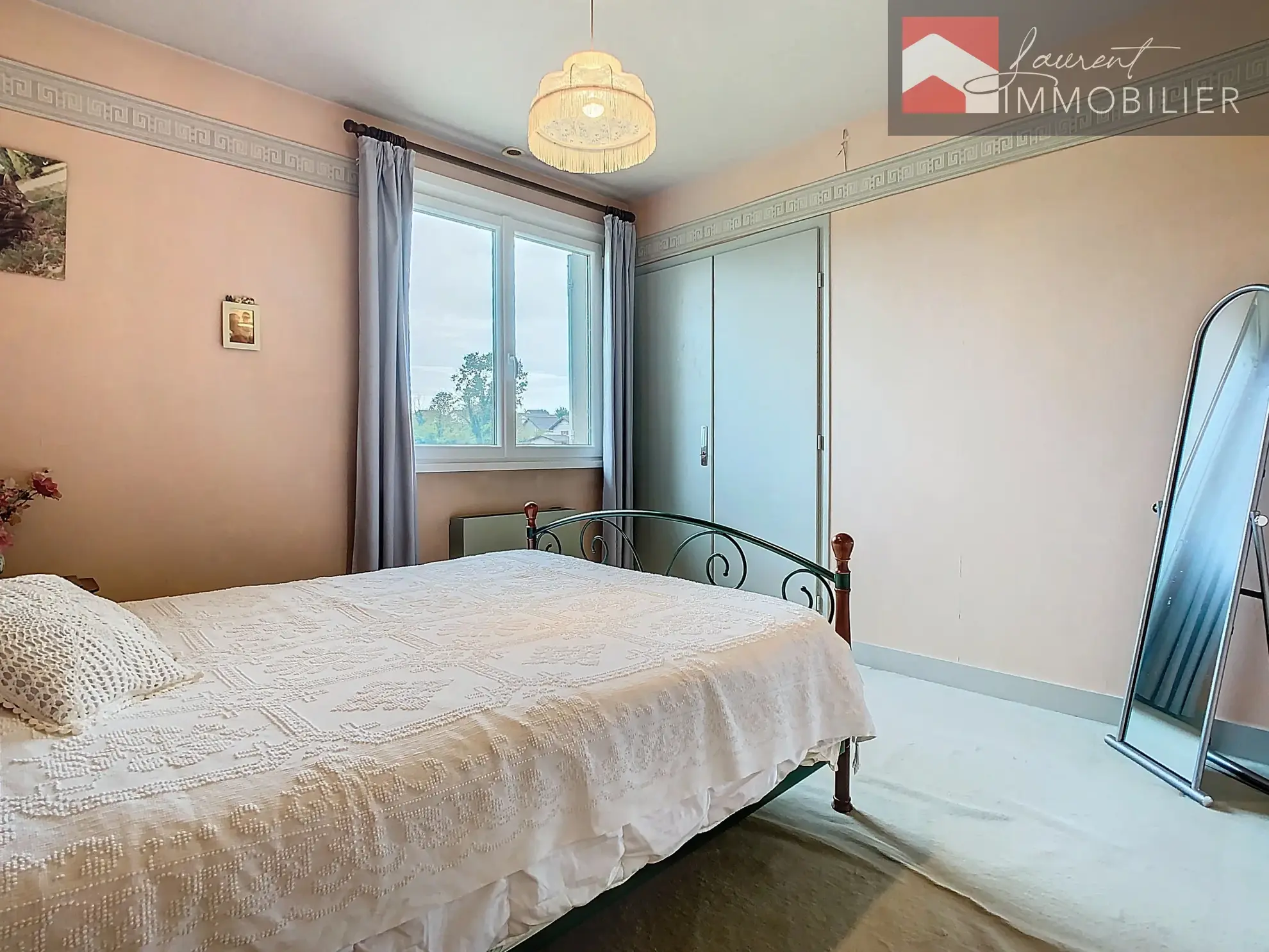 À vendre : Maison spacieuse avec terrasses à Saint-Bénigne 