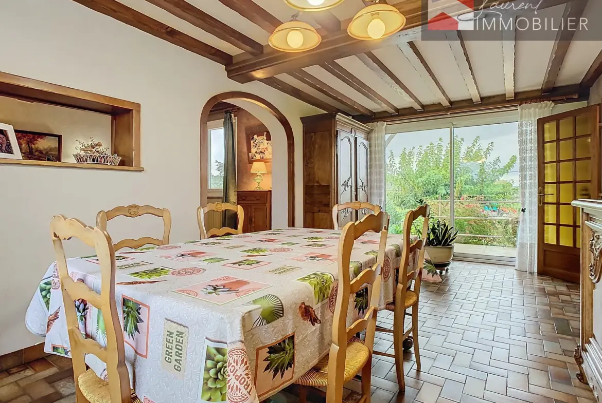 À vendre : Maison spacieuse avec terrasses à Saint-Bénigne 
