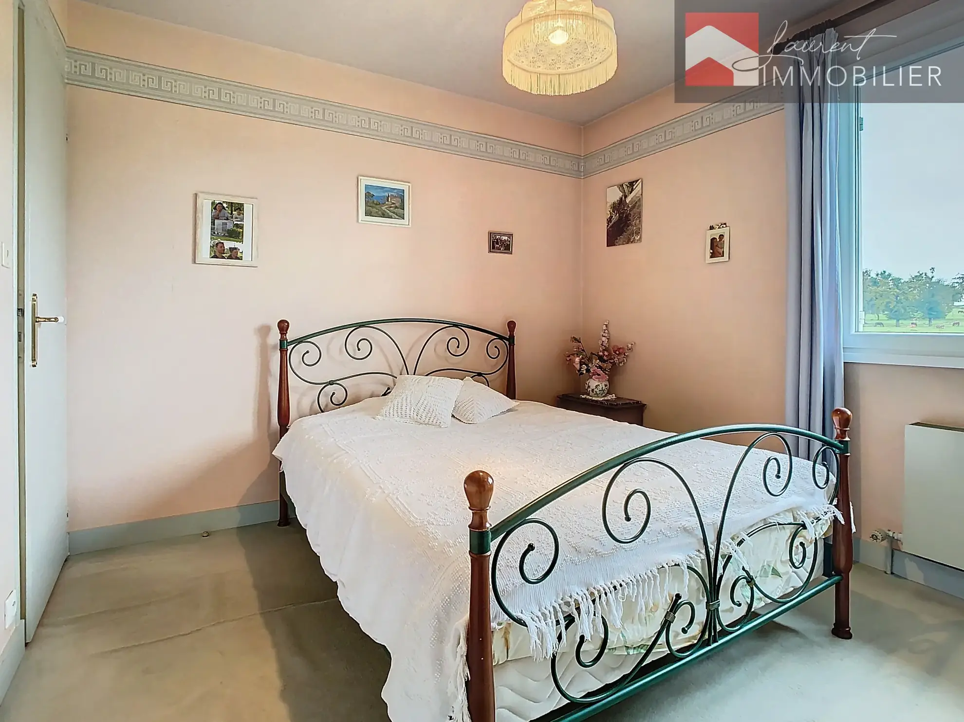 À vendre : Maison spacieuse avec terrasses à Saint-Bénigne 