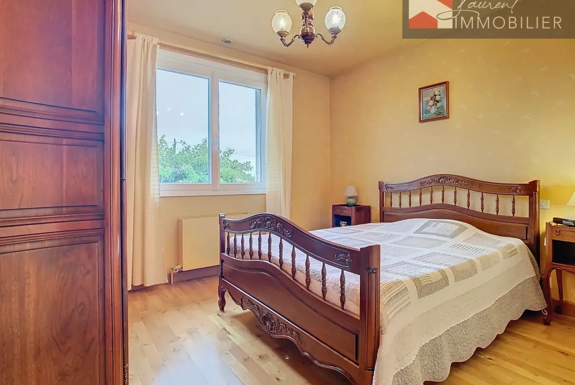 À vendre : Maison spacieuse avec terrasses à Saint-Bénigne 