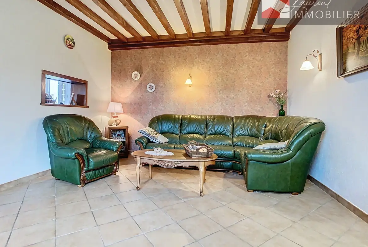 À vendre : Maison spacieuse avec terrasses à Saint-Bénigne 