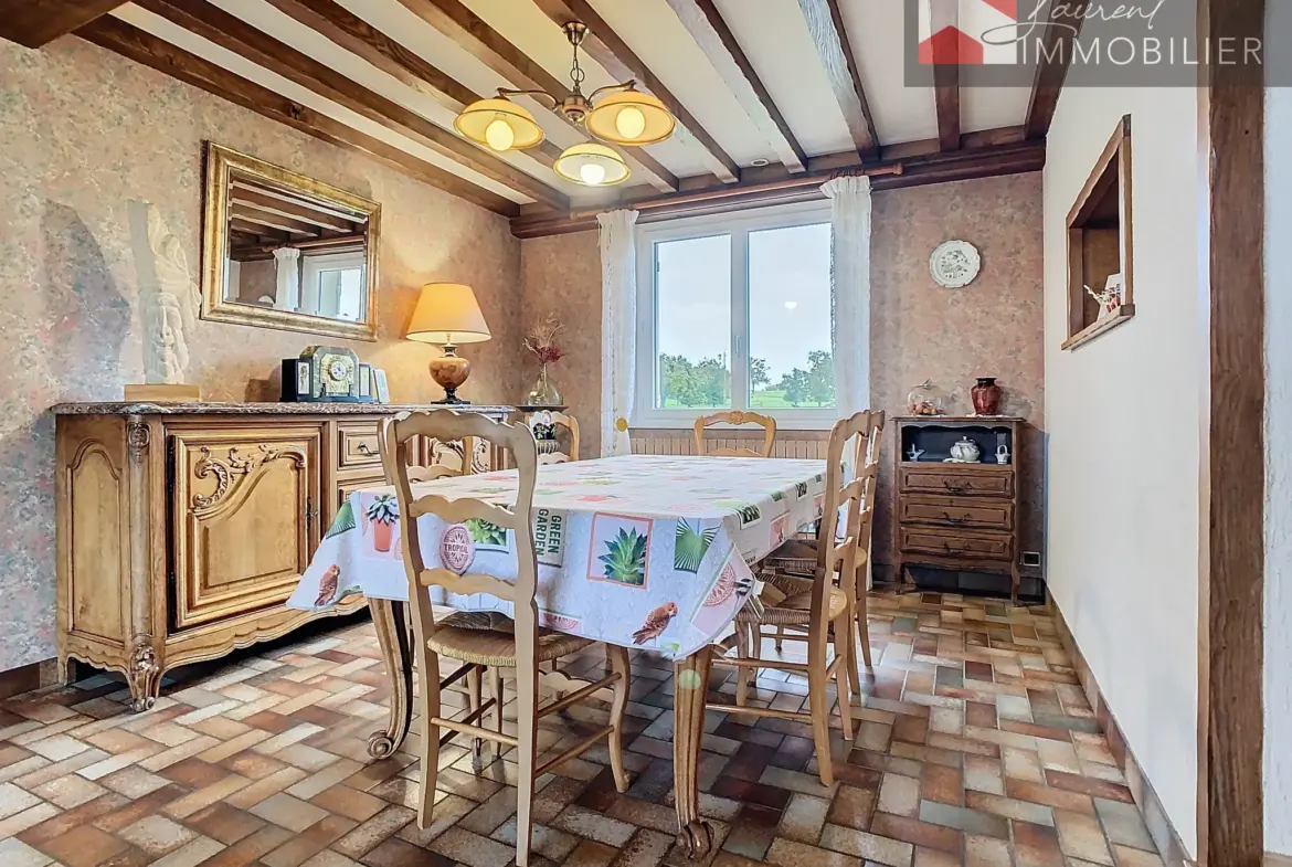 À vendre : Maison spacieuse avec terrasses à Saint-Bénigne 