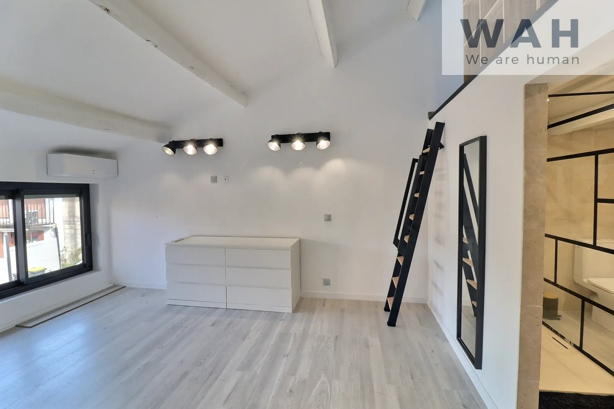 Maison de ville Duplex à Lunel 34400 - 2 pièces rénovées 
