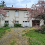 Maison à Restaurer à Veyre-Monton avec Terrain Arboré