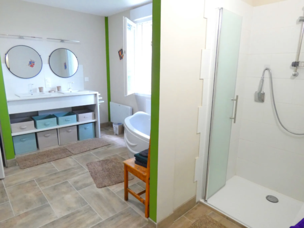 Maison rénovée avec 4 chambres à St Illide 