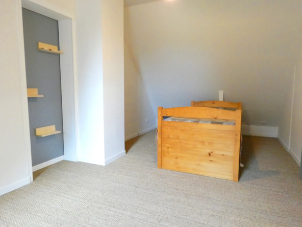 Maison rénovée avec 4 chambres à St Illide 