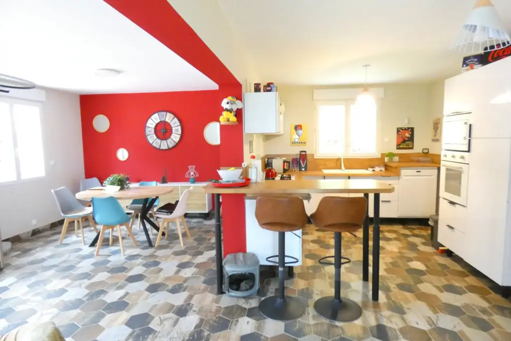 Maison rénovée avec 4 chambres à St Illide