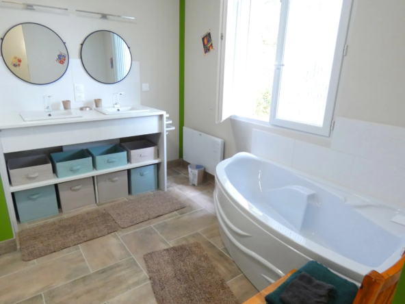 Maison rénovée avec 4 chambres à St Illide 