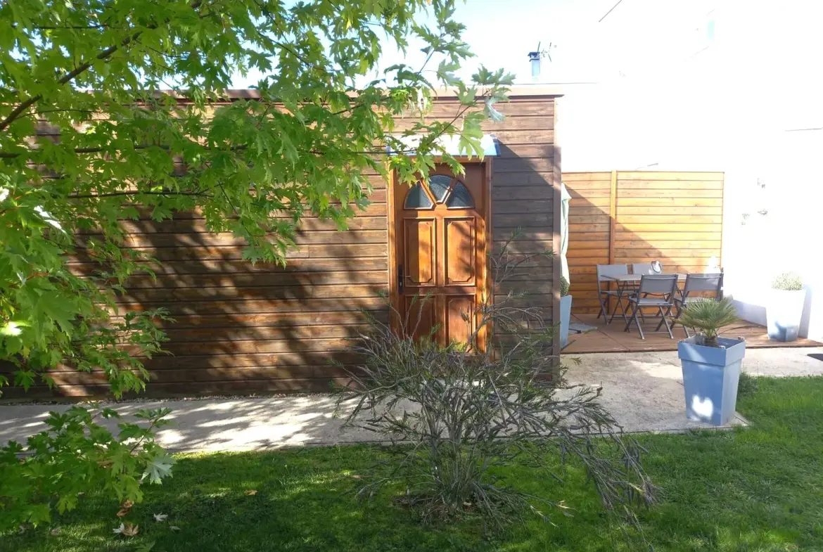 Maison moderne à Saint-Barthelemy-D'Anjou avec 3 chambres et jardin 