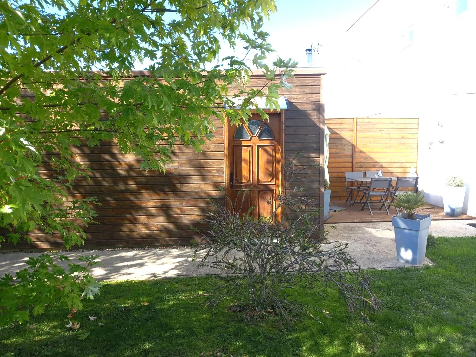 Maison moderne à Saint-Barthelemy-D'Anjou avec 3 chambres et jardin 