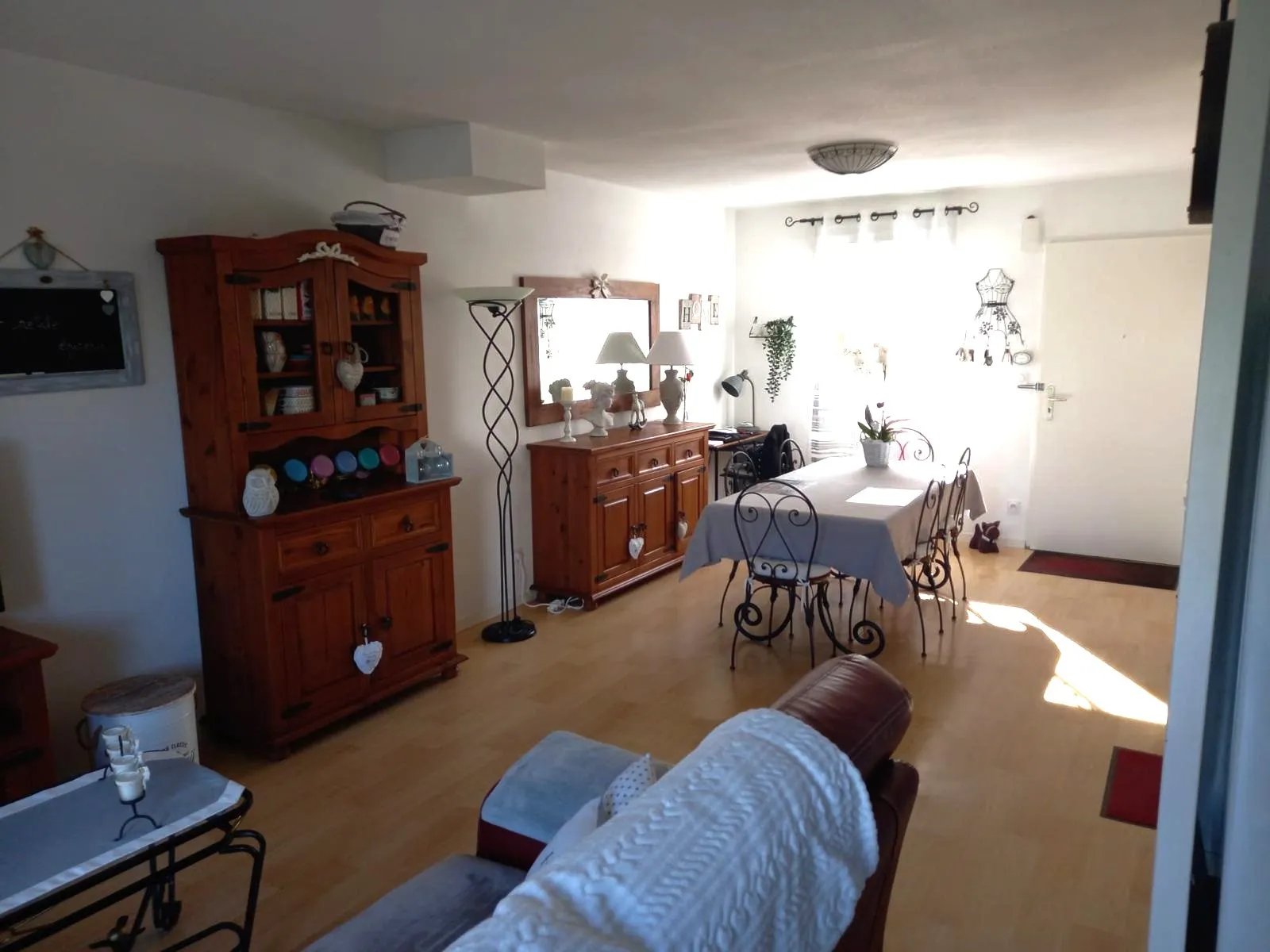 Maison moderne à Saint-Barthelemy-D'Anjou avec 3 chambres et jardin 