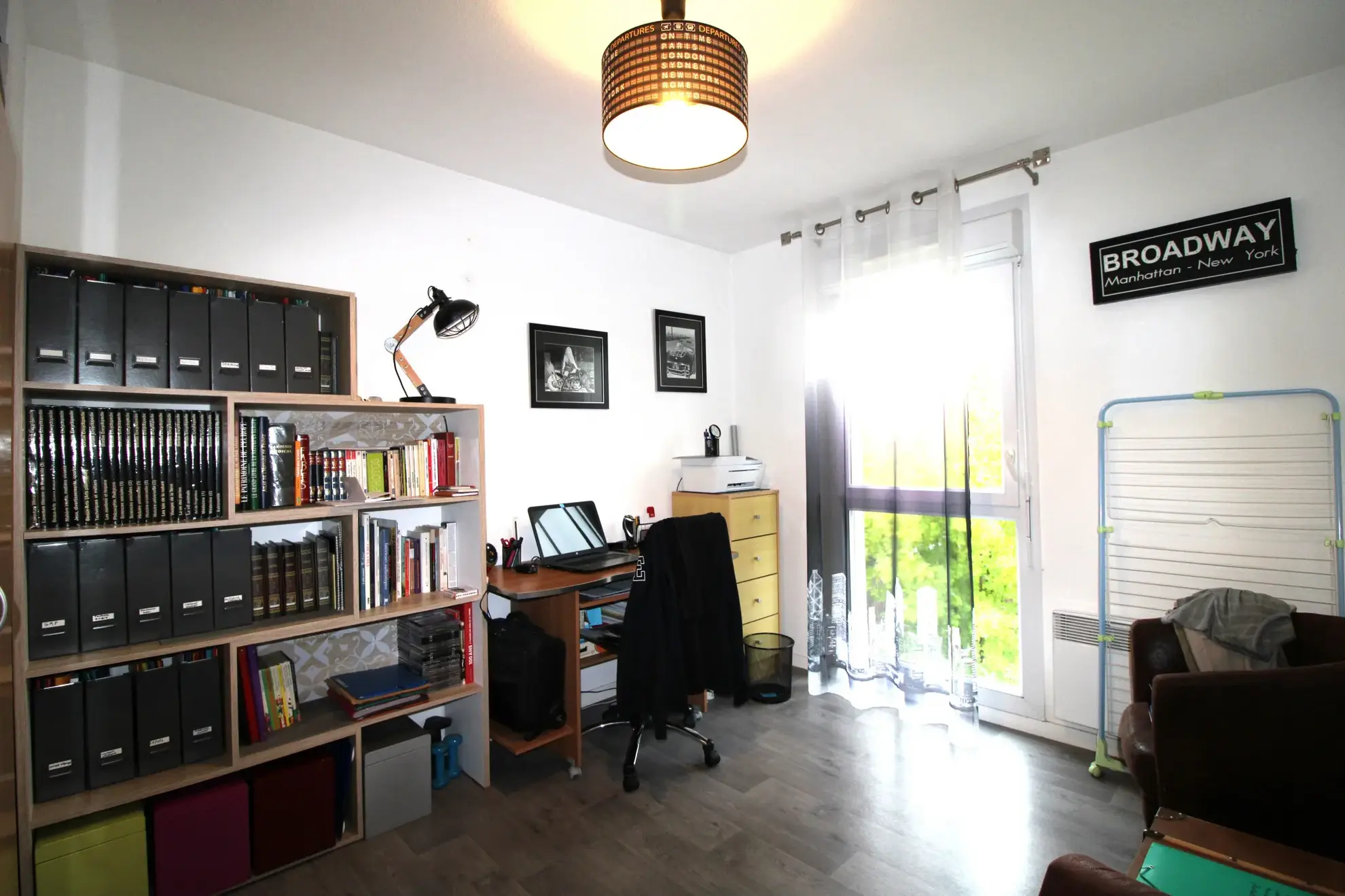 Maison moderne à Saint-Barthelemy-D'Anjou avec 3 chambres et jardin 