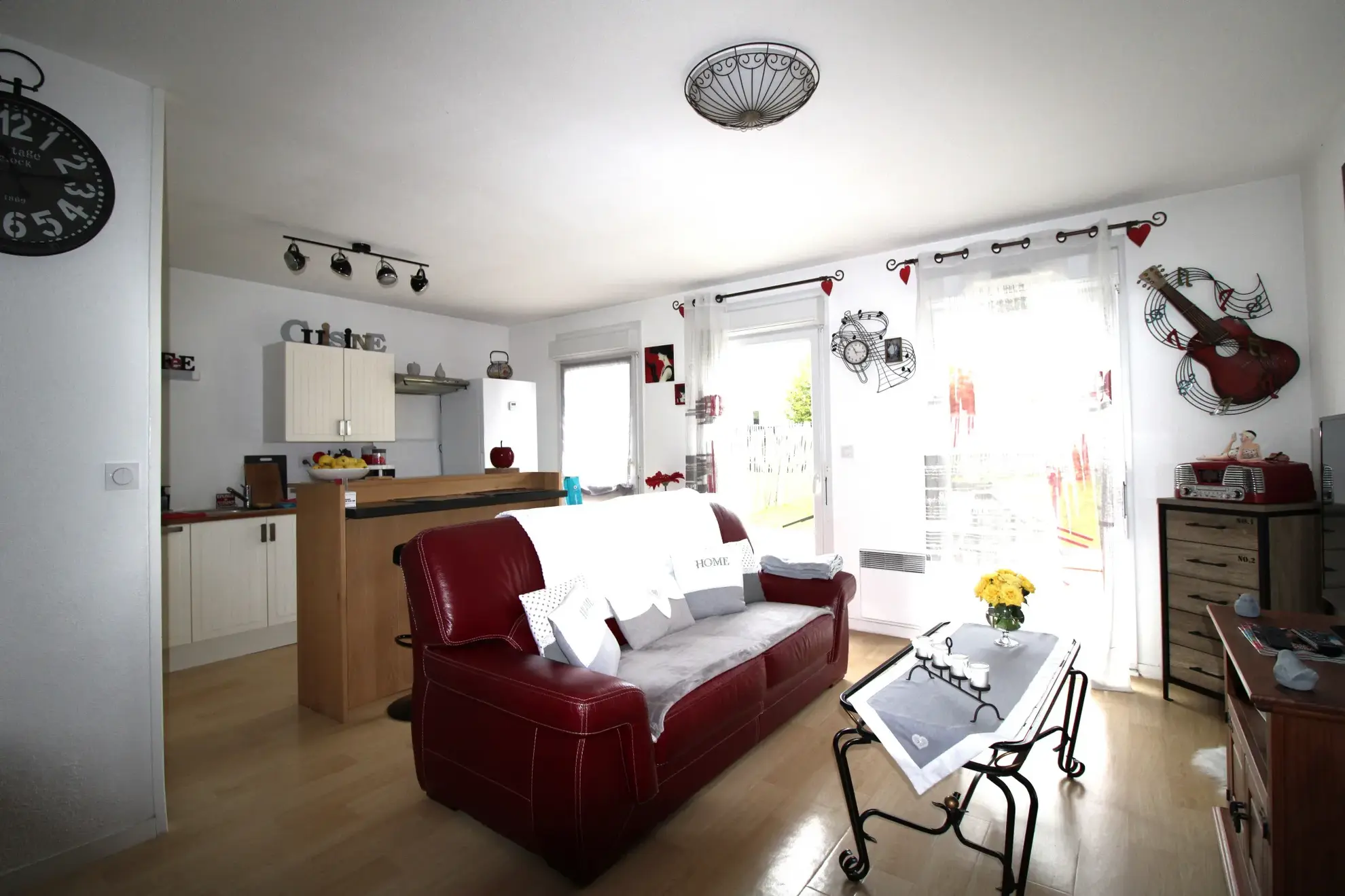 Maison moderne à Saint-Barthelemy-D'Anjou avec 3 chambres et jardin 