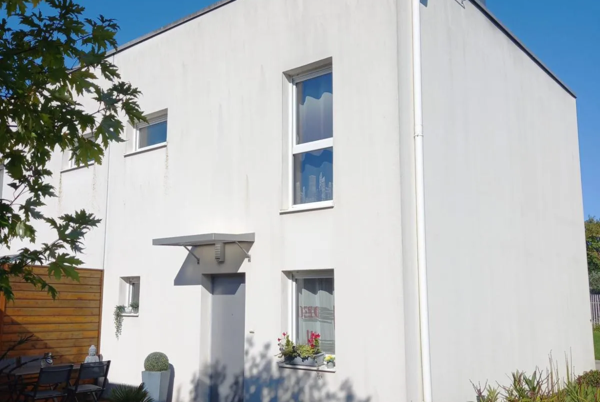 Maison moderne à Saint-Barthelemy-D'Anjou avec 3 chambres et jardin 