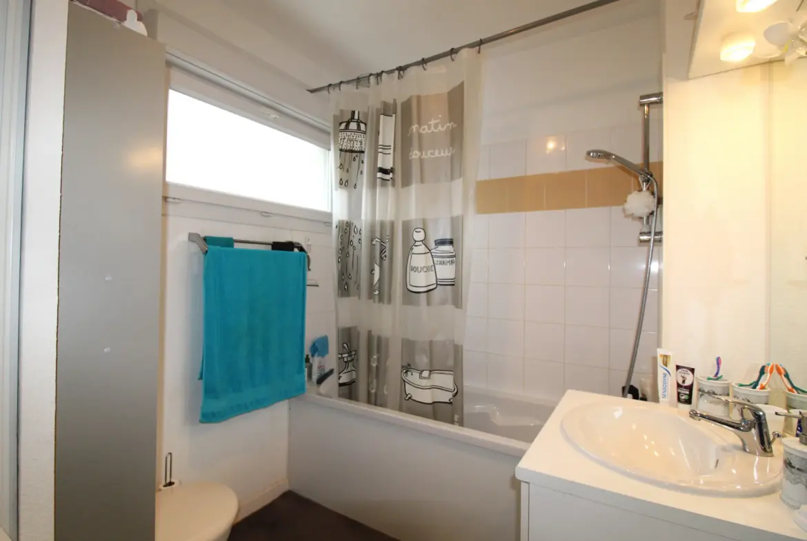Maison moderne à Saint-Barthelemy-D'Anjou avec 3 chambres et jardin 