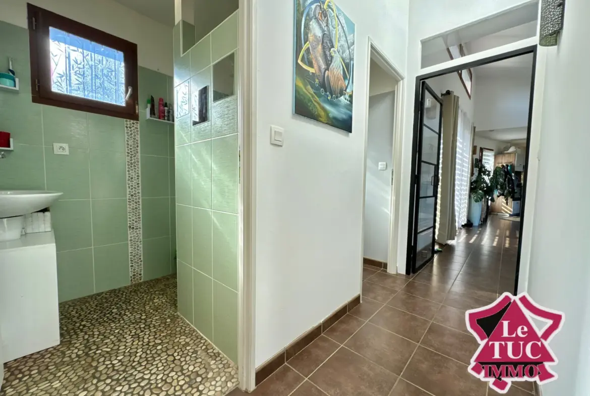 Maison écologique 2 chambres, 3,5 ha de terrain et piscine à Villeneuve-sur-Lot 
