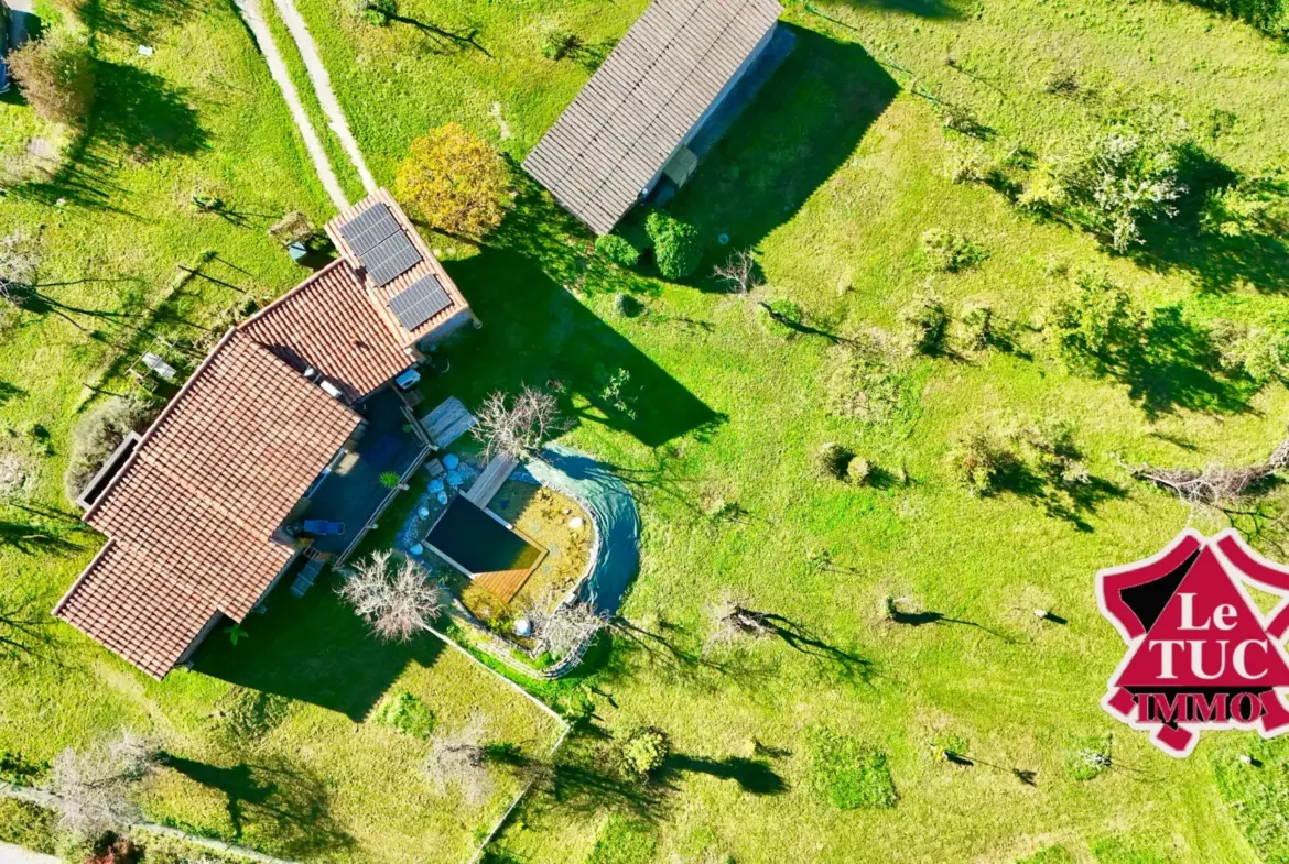 Maison écologique 2 chambres, 3,5 ha de terrain et piscine à Villeneuve-sur-Lot 