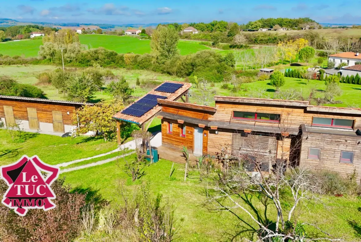 Maison écologique 2 chambres, 3,5 ha de terrain et piscine à Villeneuve-sur-Lot 