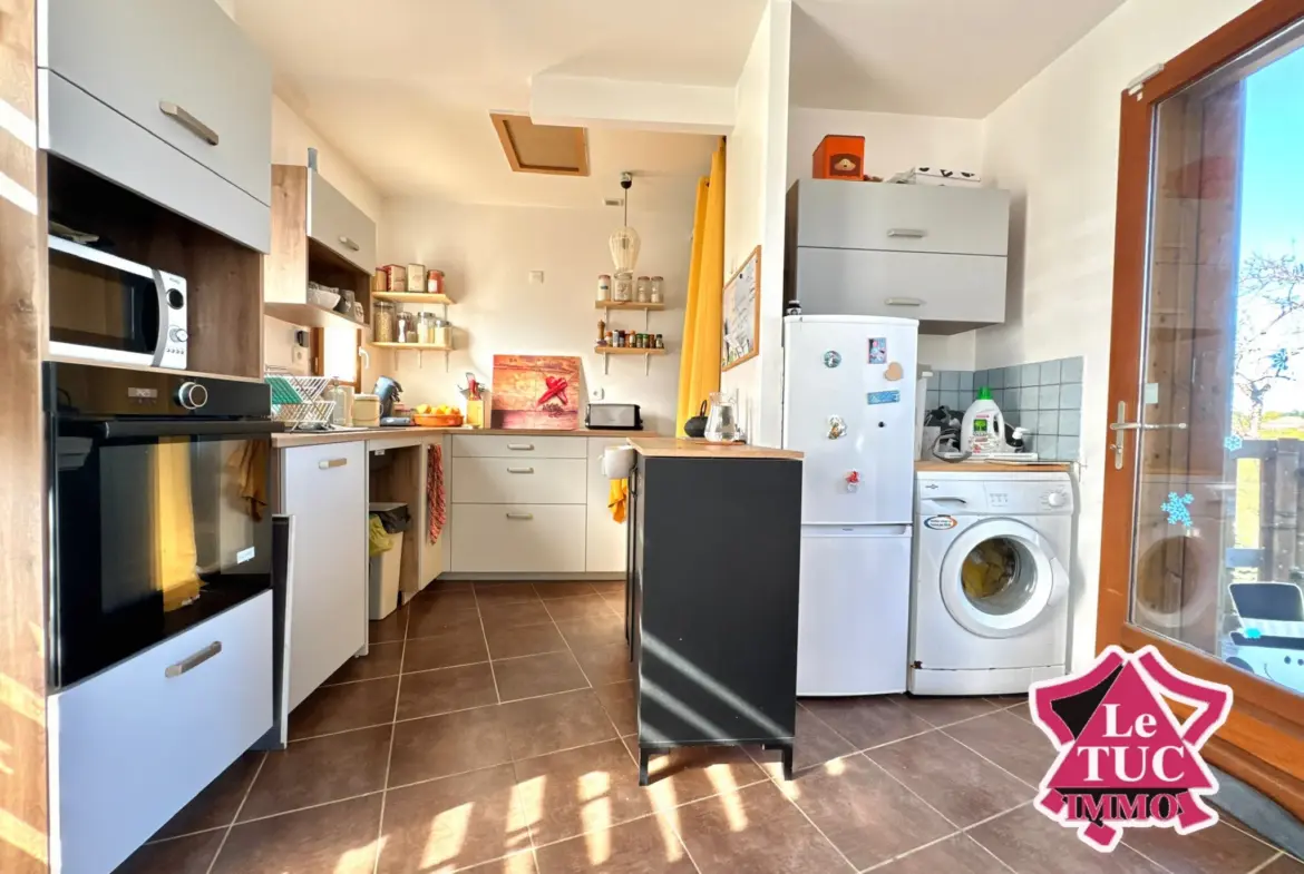 Maison écologique 2 chambres, 3,5 ha de terrain et piscine à Villeneuve-sur-Lot 