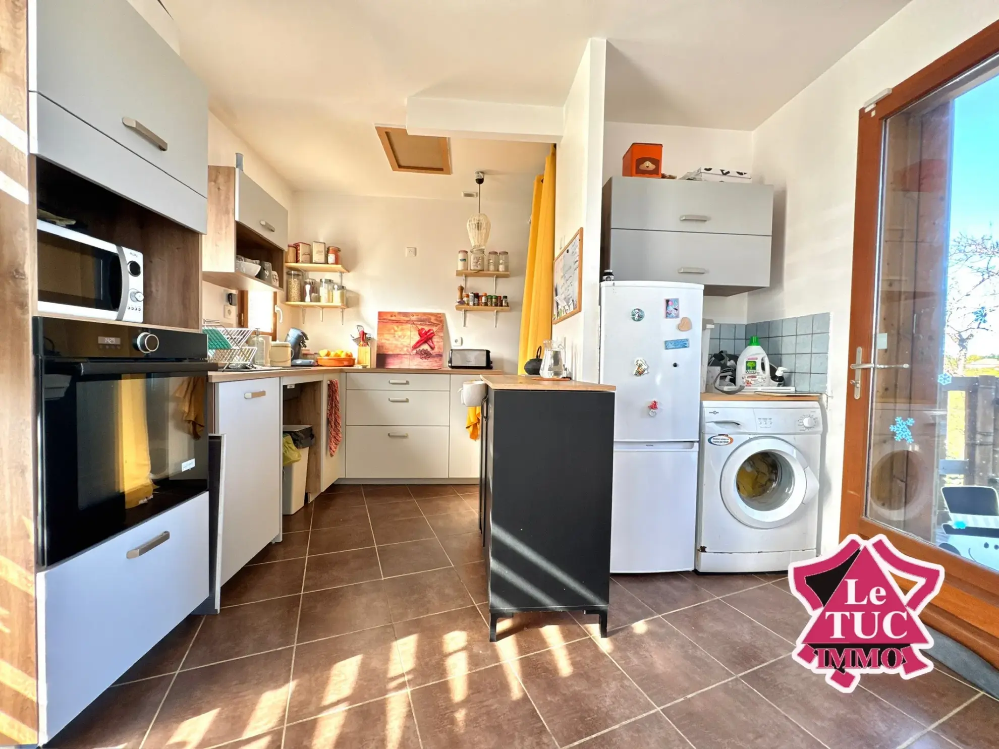 Maison écologique 2 chambres, 3,5 ha de terrain et piscine à Villeneuve-sur-Lot 