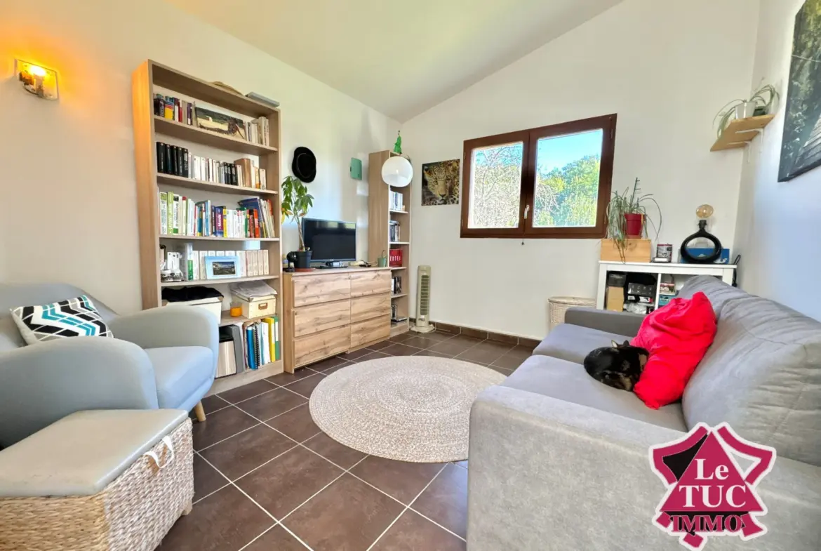 Maison écologique 2 chambres, 3,5 ha de terrain et piscine à Villeneuve-sur-Lot 