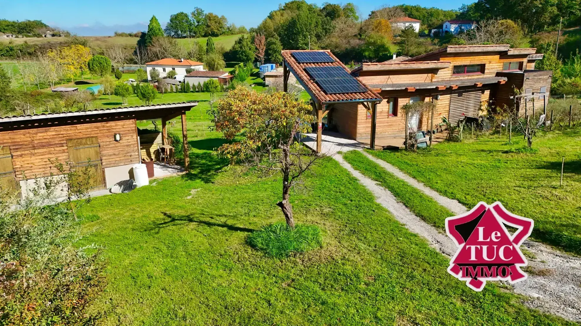 Maison écologique 2 chambres, 3,5 ha de terrain et piscine à Villeneuve-sur-Lot 