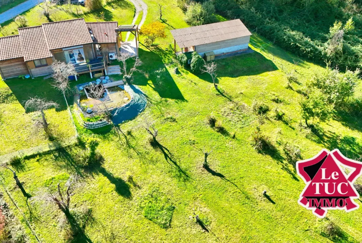Maison écologique 2 chambres, 3,5 ha de terrain et piscine à Villeneuve-sur-Lot 