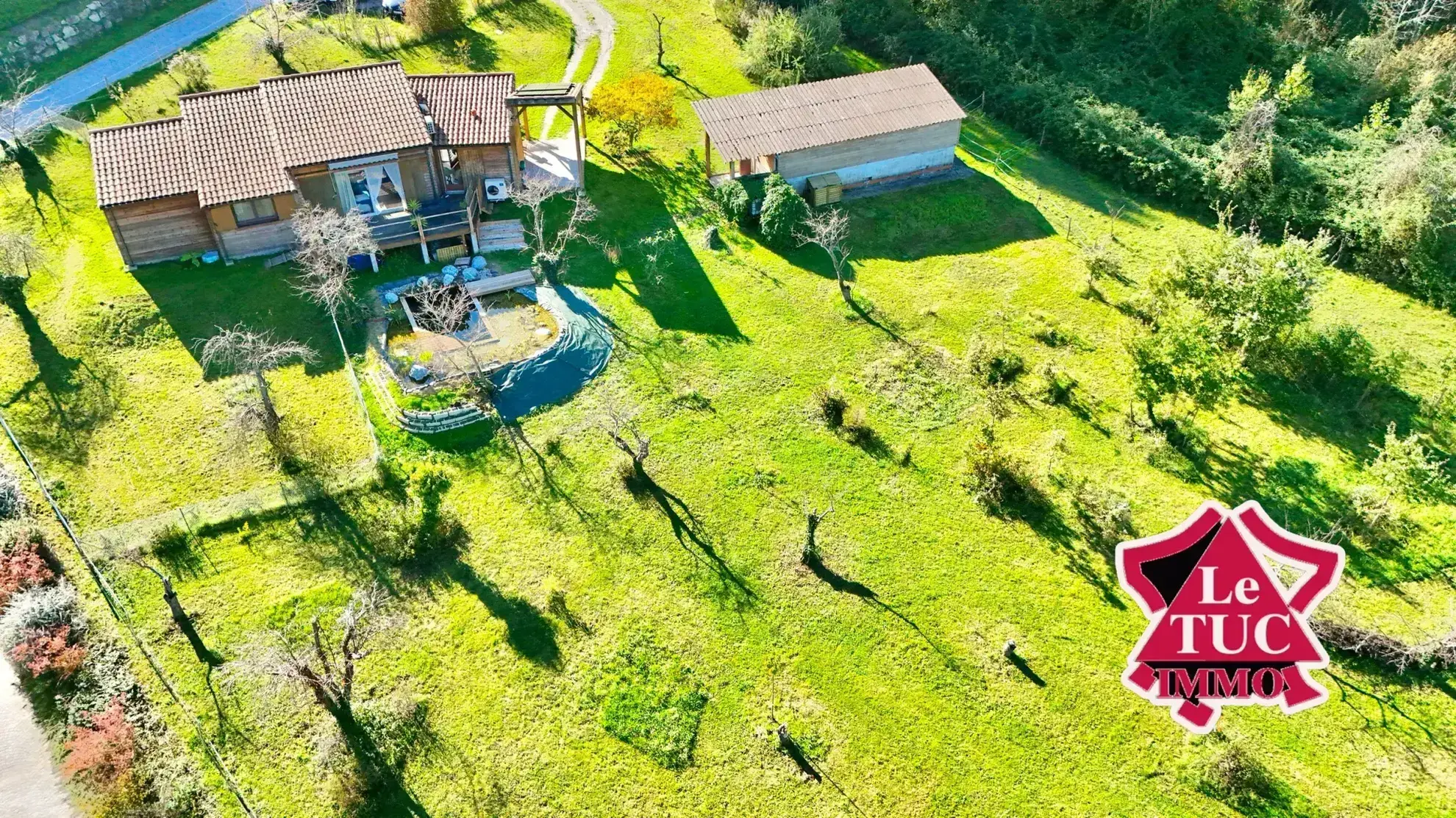 Maison écologique 2 chambres, 3,5 ha de terrain et piscine à Villeneuve-sur-Lot 