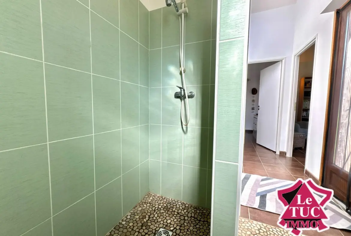 Maison écologique 2 chambres, 3,5 ha de terrain et piscine à Villeneuve-sur-Lot 
