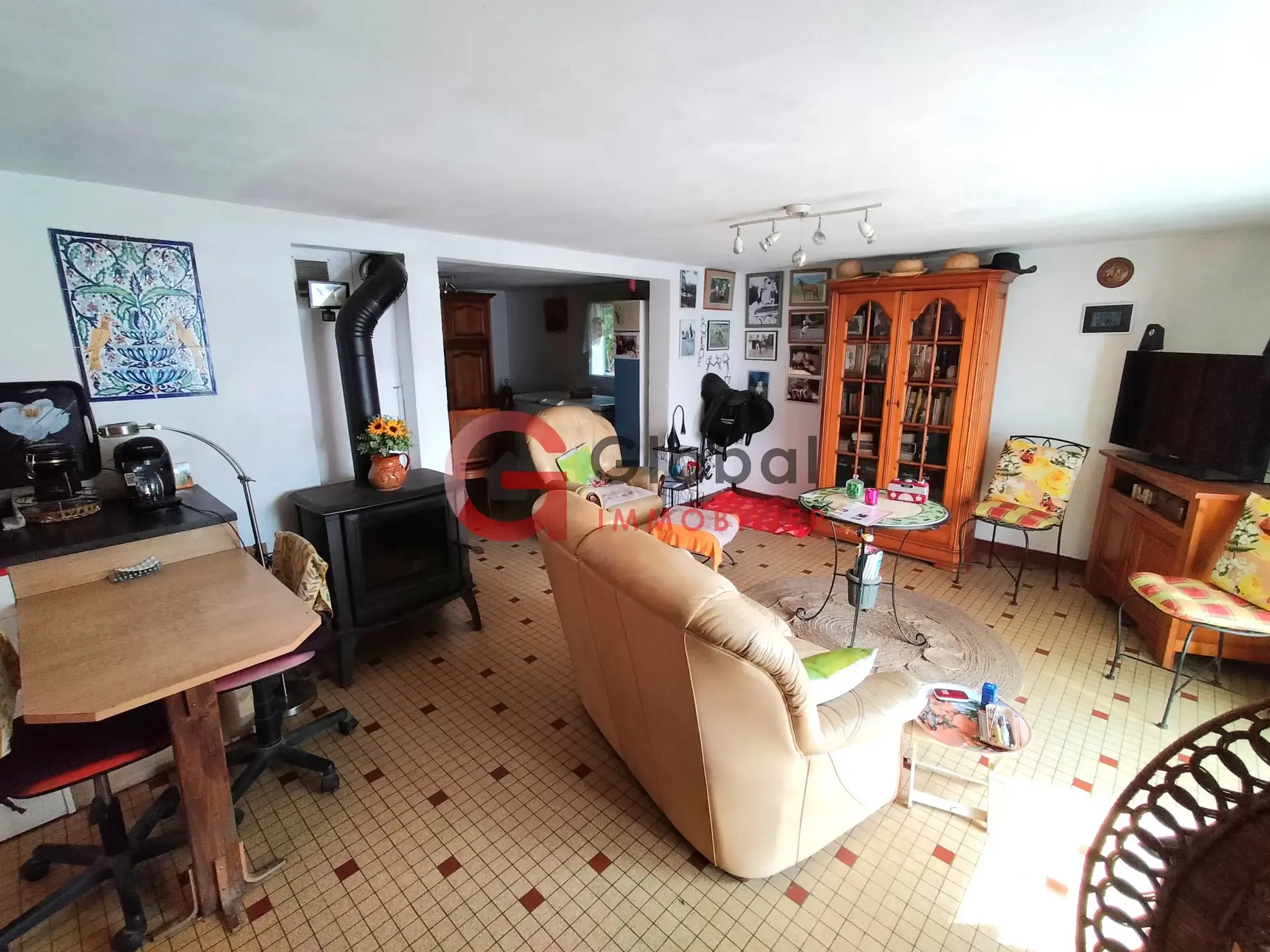 Maison à vendre à Aire sur l'Adour avec terrain spacieux et dépendances 