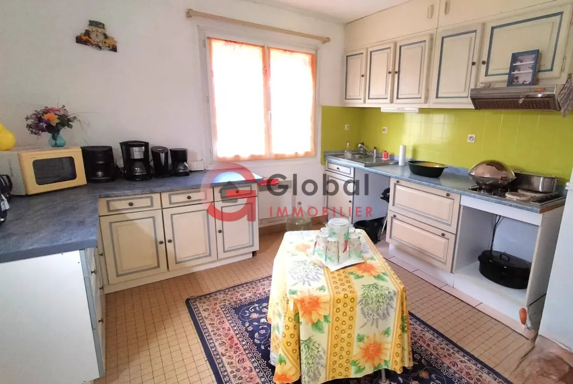 Maison à vendre à Aire sur l'Adour avec terrain spacieux et dépendances 