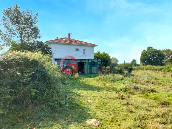Maison à vendre à Aire sur l'Adour avec terrain spacieux et dépendances 